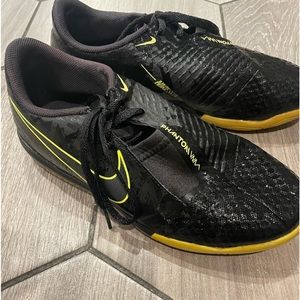 Nike Indoor soccer shoes - Big kid 4